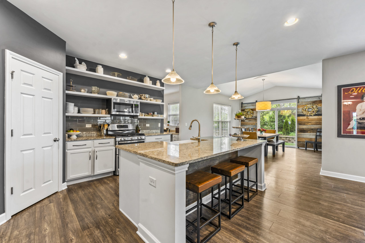1251 W Thomas Road, Wheaton, IL 60187