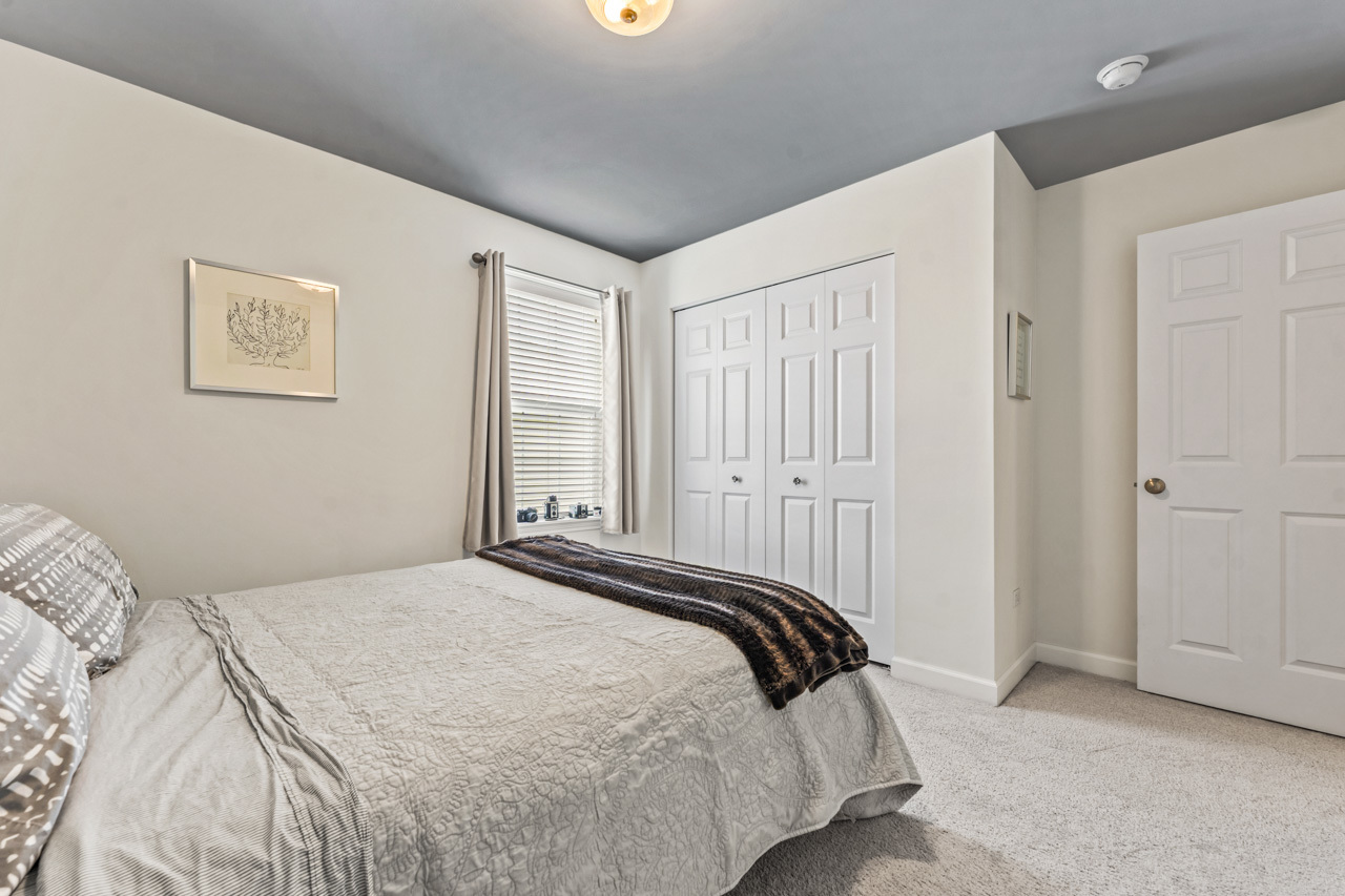 1251 W Thomas Road, Wheaton, IL 60187
