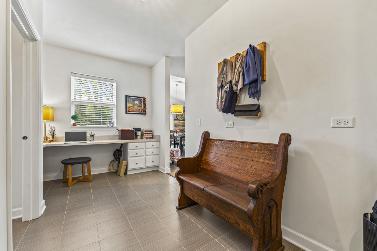 1251 W Thomas Road, Wheaton, IL 60187