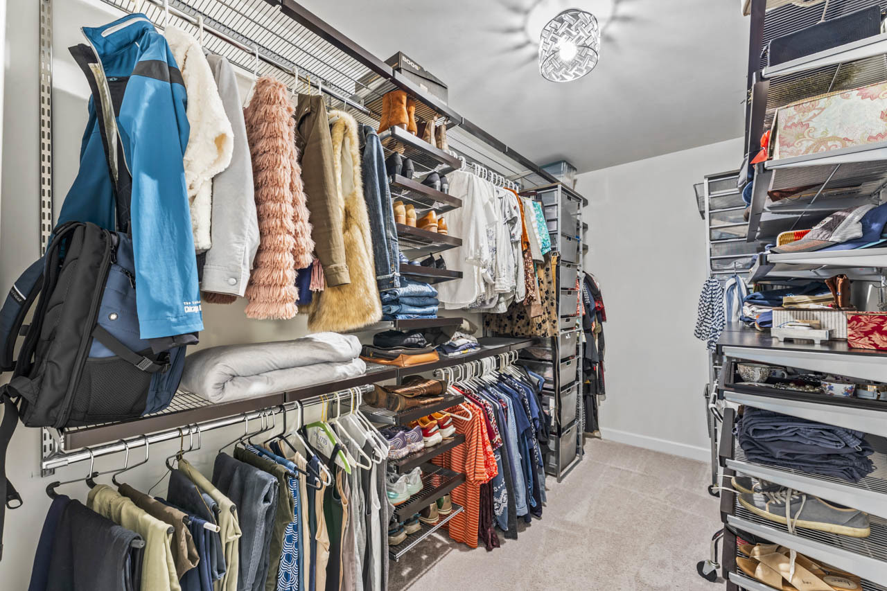 1251 W Thomas Road, Wheaton, IL 60187