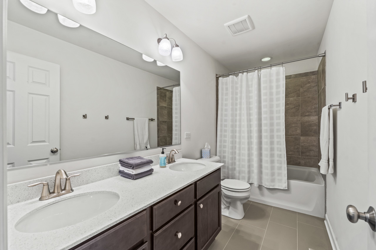 1251 W Thomas Road, Wheaton, IL 60187