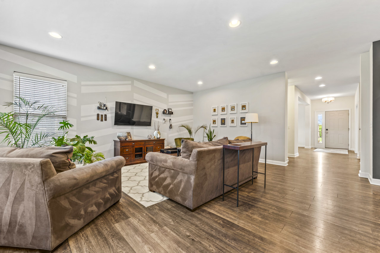 1251 W Thomas Road, Wheaton, IL 60187