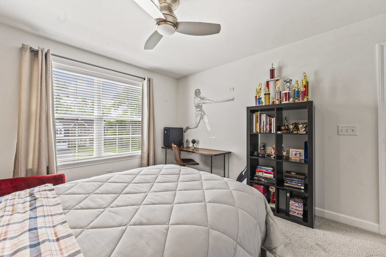 1251 W Thomas Road, Wheaton, IL 60187