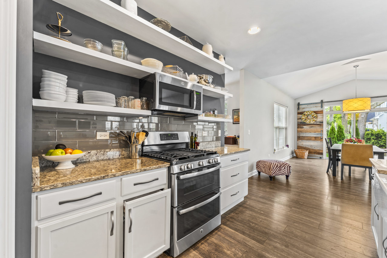 1251 W Thomas Road, Wheaton, IL 60187