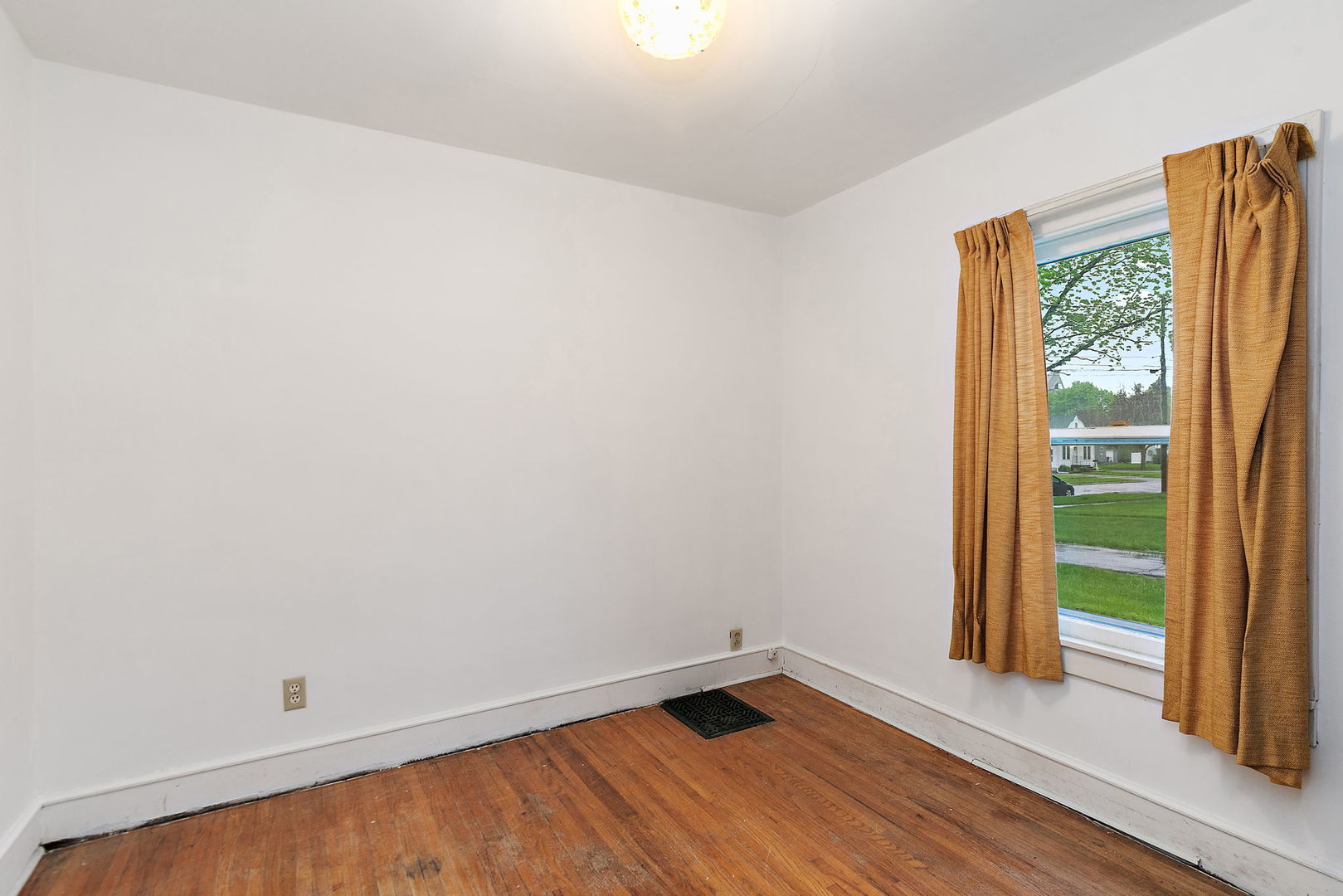 148 Holly Street, DeKalb, IL 60115