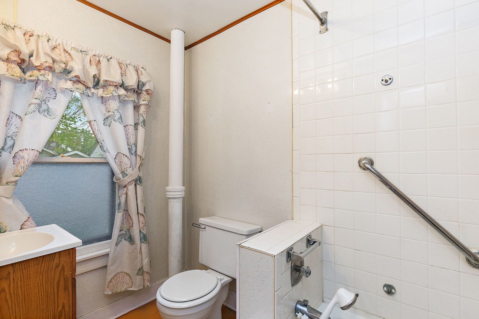 148 Holly Street, DeKalb, IL 60115