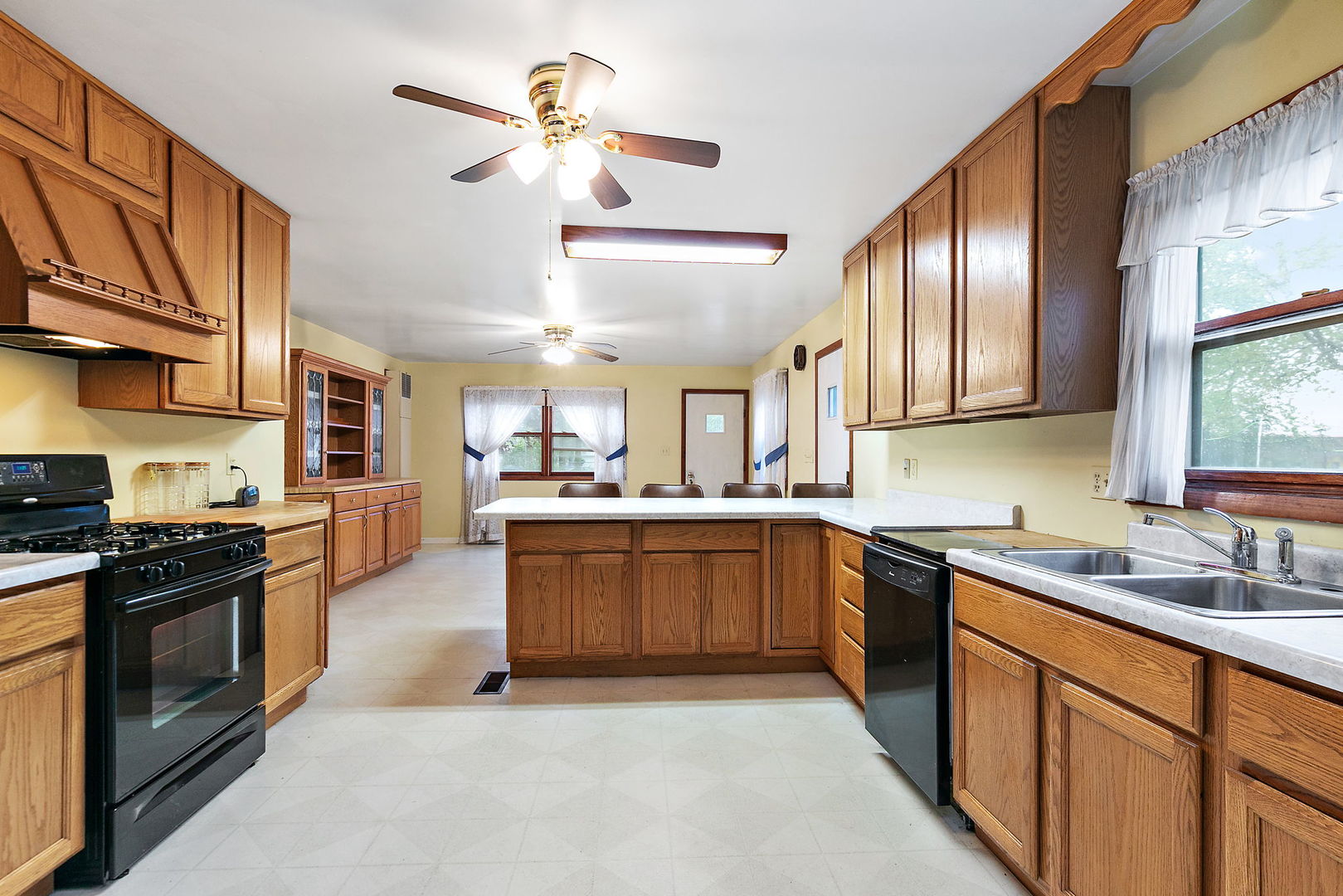 148 Holly Street, DeKalb, IL 60115