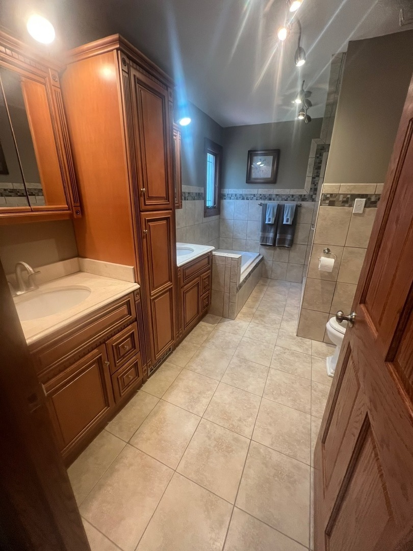 17926 Lahaigh Road, Homewood, IL 60430