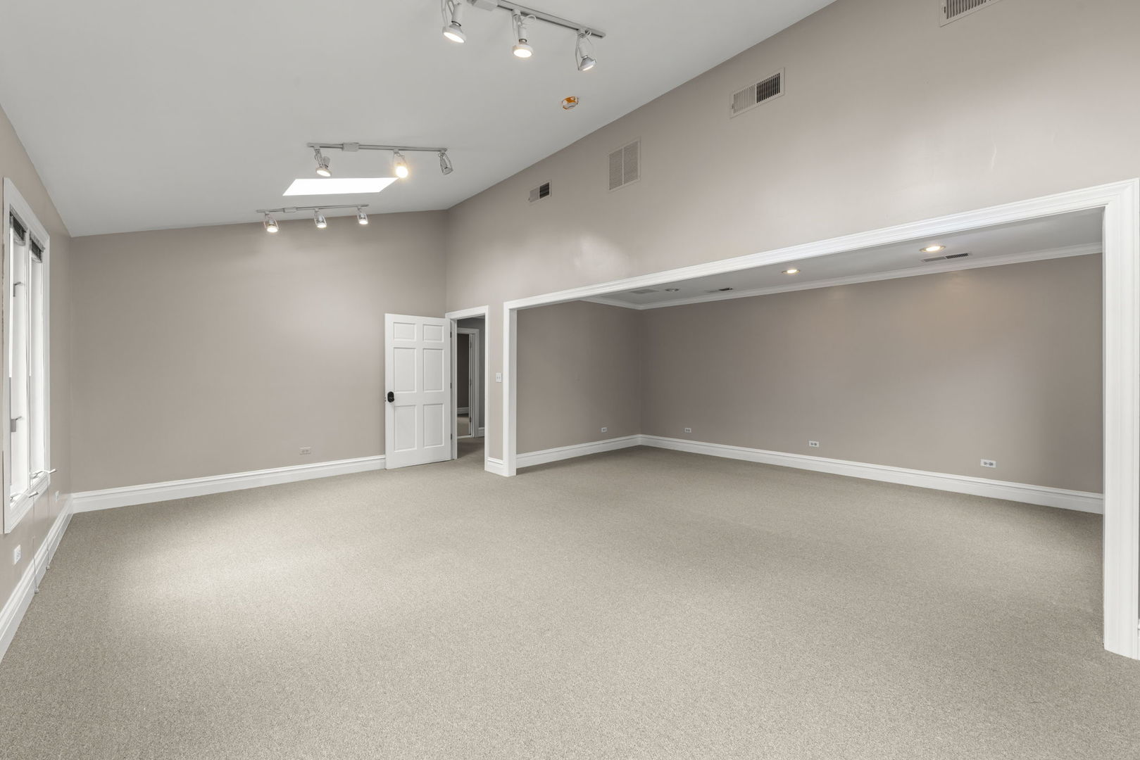 610 N Washington Street #2-1, Naperville, IL 60563