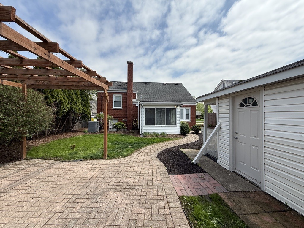 812 S Catherine Avenue, La Grange, IL 60525