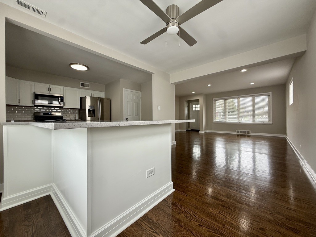 812 S Catherine Avenue, La Grange, IL 60525