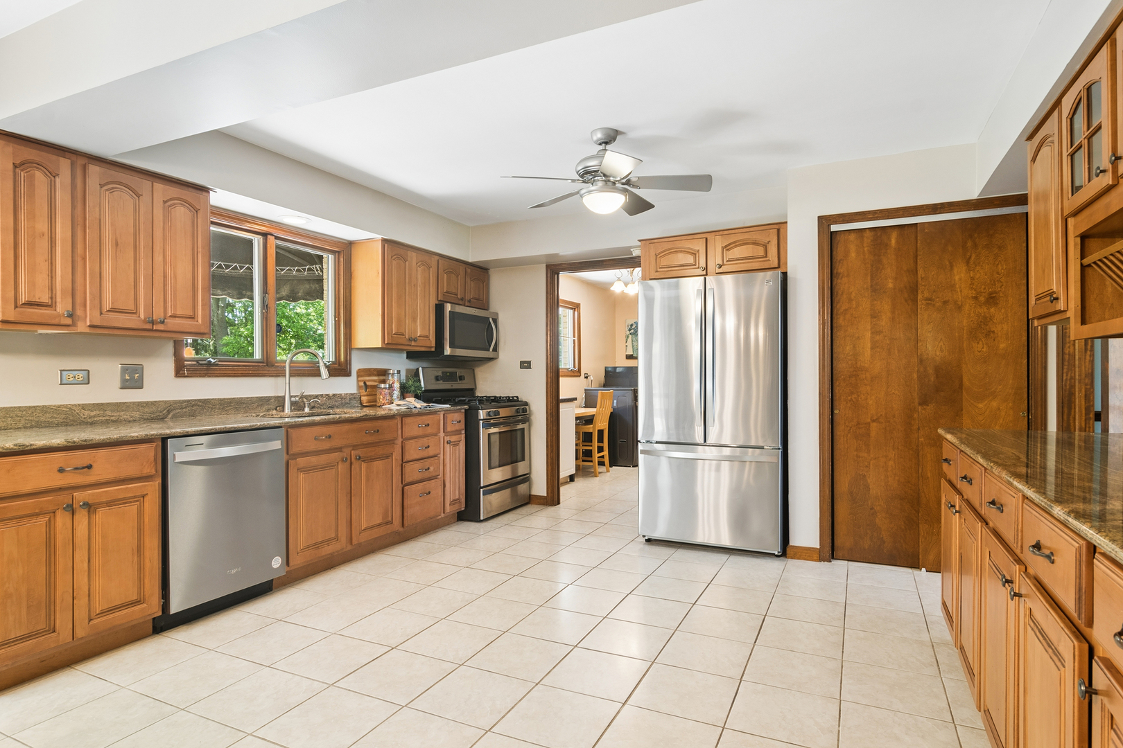 20820 N Middleton Drive, Kildeer, IL 60047