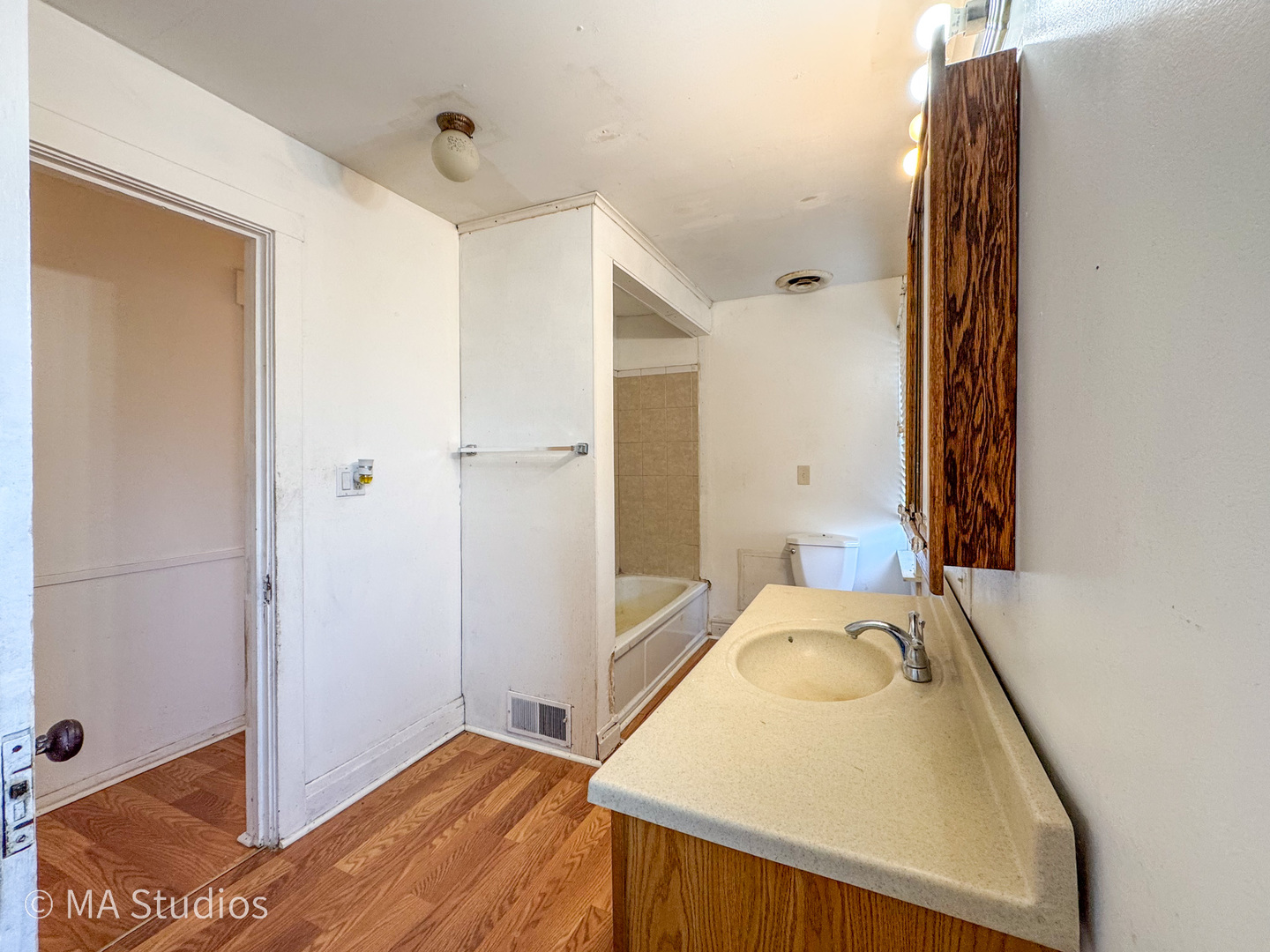 8S057 S Vine Street, Burr Ridge, IL 60527