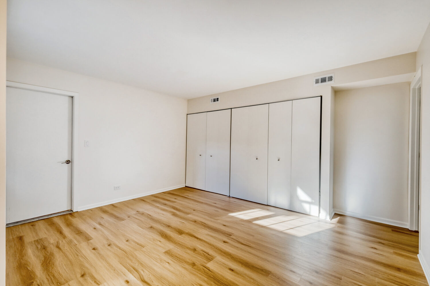 132 White Birch Lane, Westmont, IL 60559