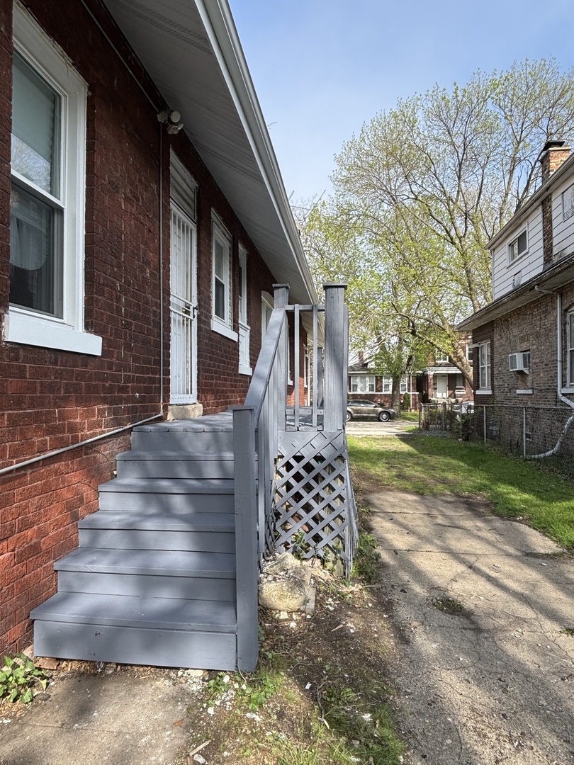 7518 S Ridgeland Avenue, Chicago, IL 60649