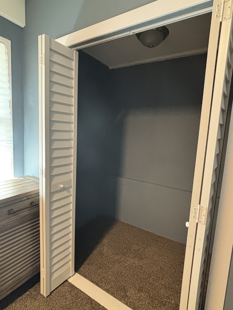 7518 S Ridgeland Avenue, Chicago, IL 60649