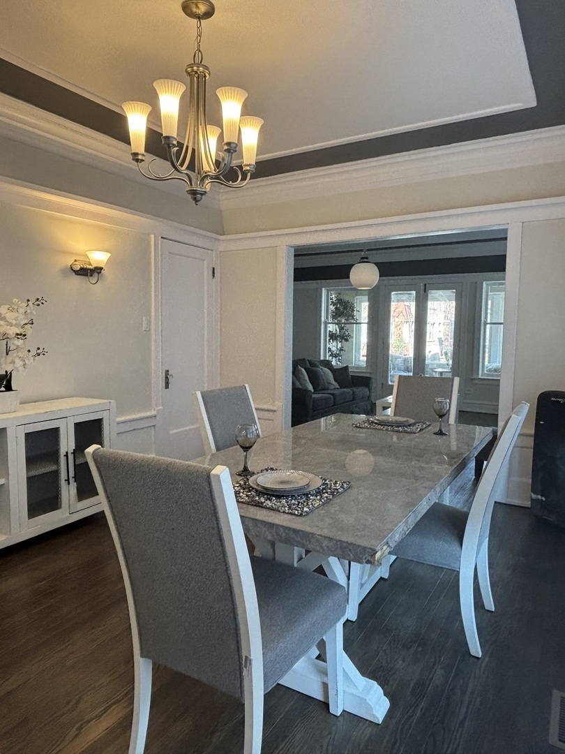 7518 S Ridgeland Avenue, Chicago, IL 60649