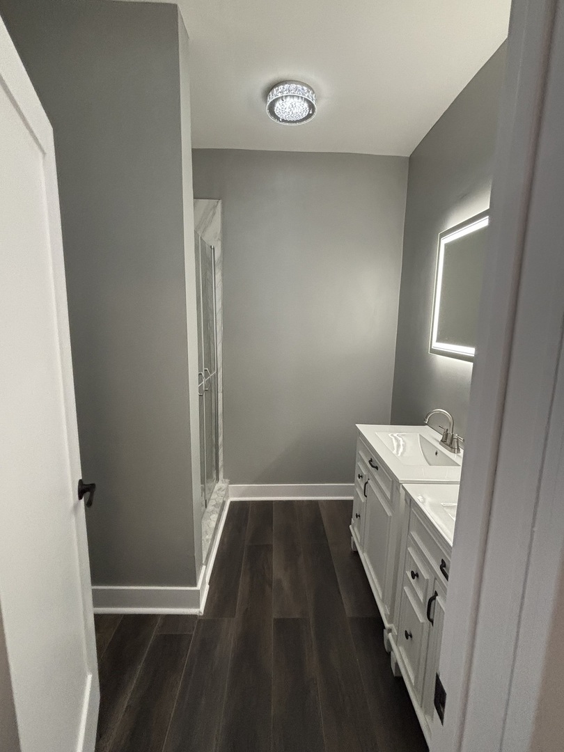 7518 S Ridgeland Avenue, Chicago, IL 60649