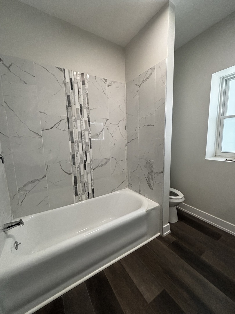 7518 S Ridgeland Avenue, Chicago, IL 60649