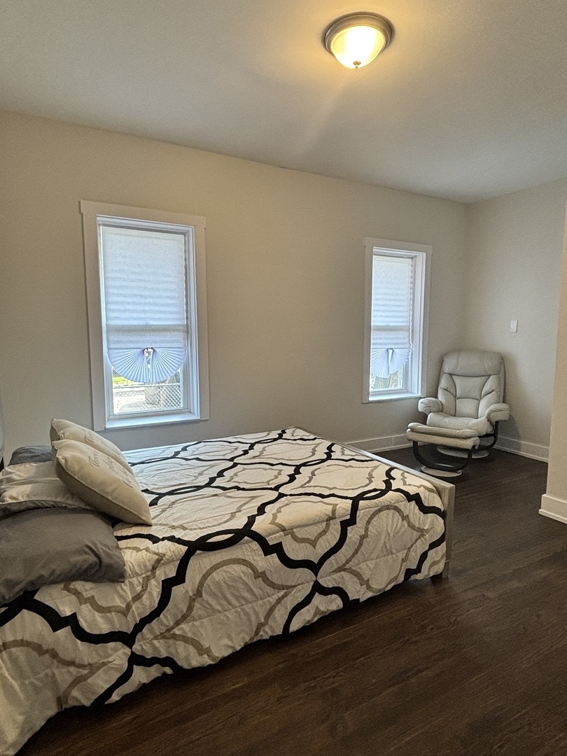 7518 S Ridgeland Avenue, Chicago, IL 60649