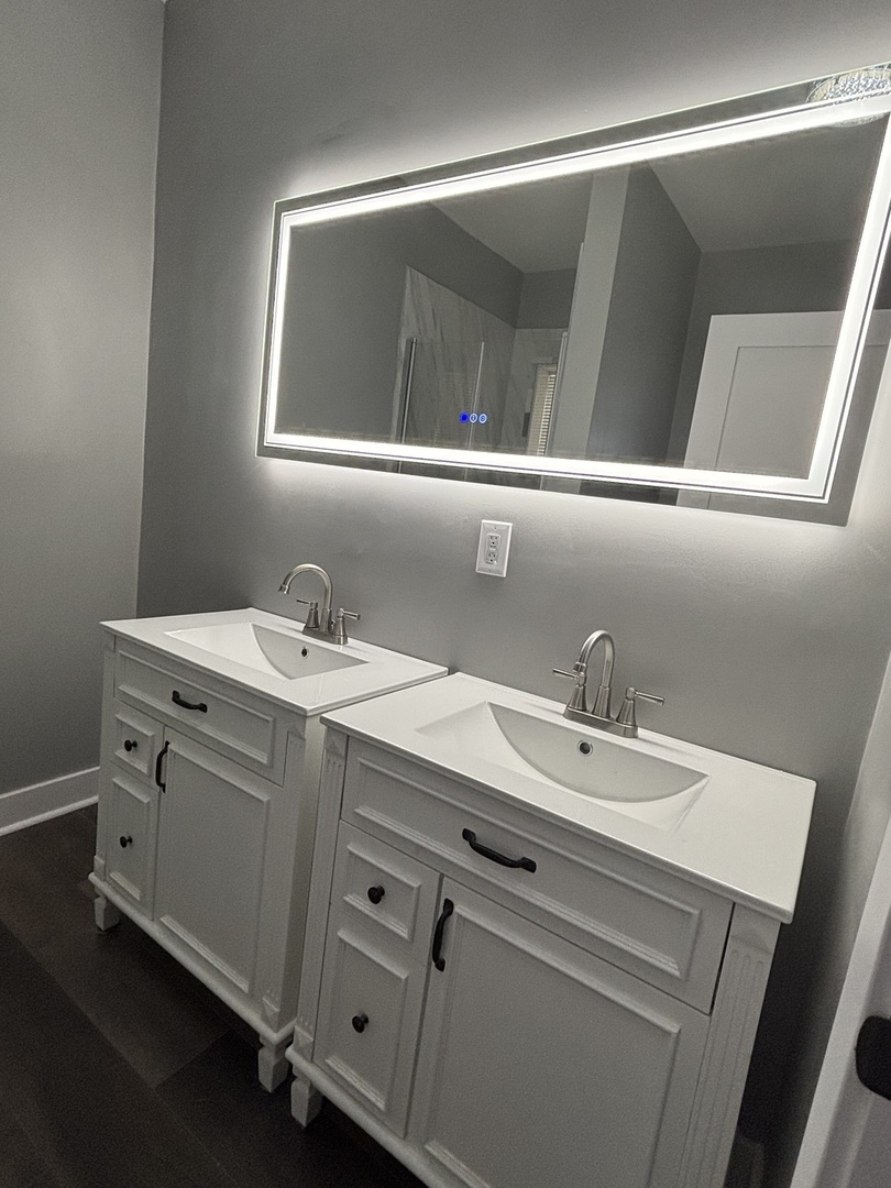 7518 S Ridgeland Avenue, Chicago, IL 60649