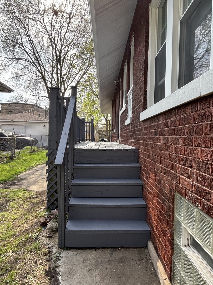 7518 S Ridgeland Avenue, Chicago, IL 60649