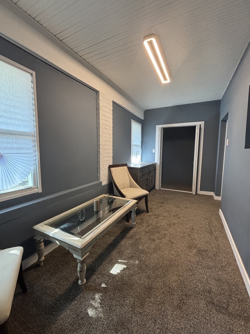 7518 S Ridgeland Avenue, Chicago, IL 60649