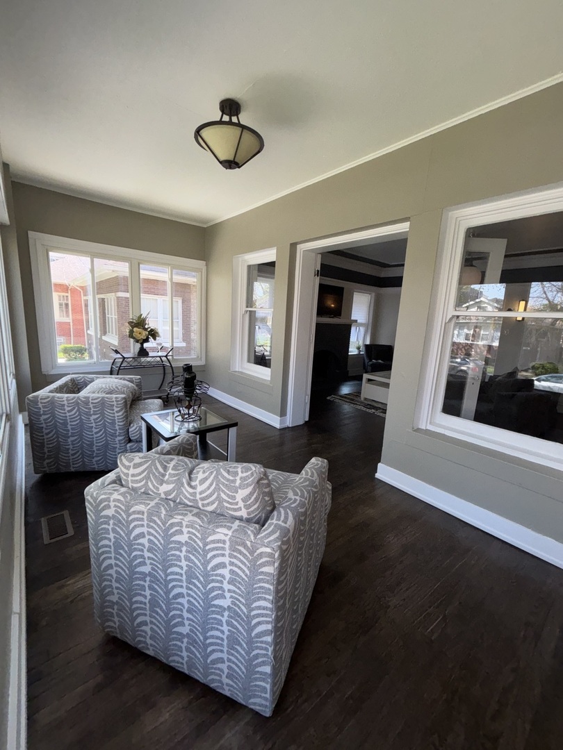 7518 S Ridgeland Avenue, Chicago, IL 60649