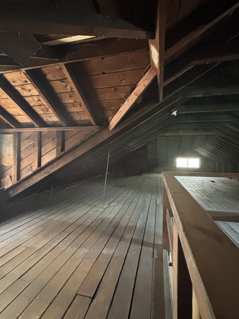 7518 S Ridgeland Avenue, Chicago, IL 60649