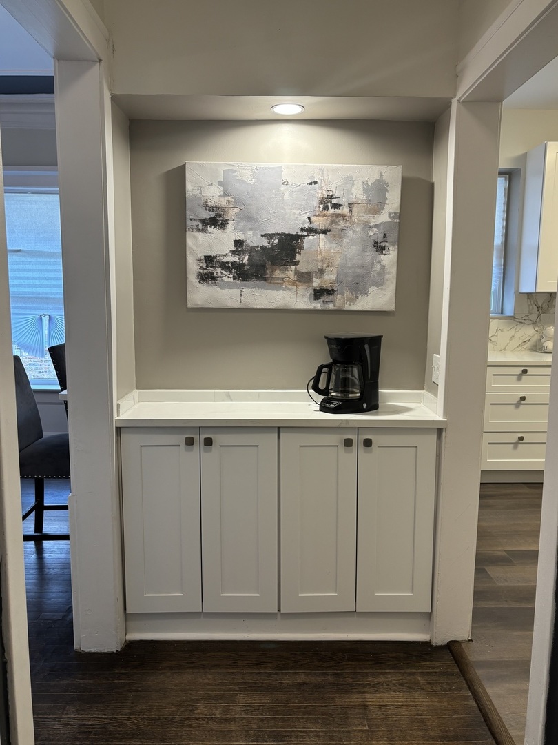 7518 S Ridgeland Avenue, Chicago, IL 60649