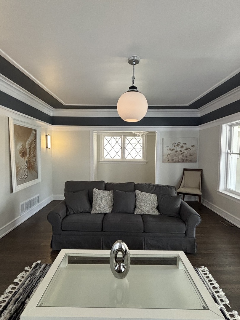 7518 S Ridgeland Avenue, Chicago, IL 60649