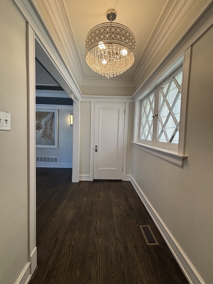 7518 S Ridgeland Avenue, Chicago, IL 60649