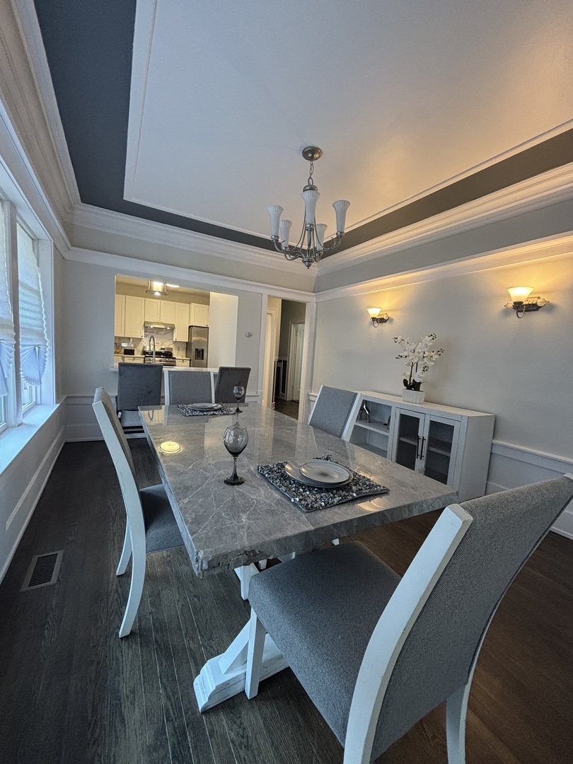 7518 S Ridgeland Avenue, Chicago, IL 60649