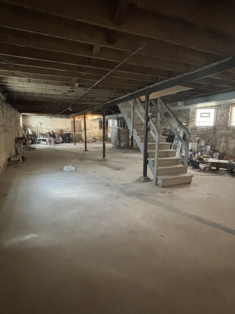 7518 S Ridgeland Avenue, Chicago, IL 60649