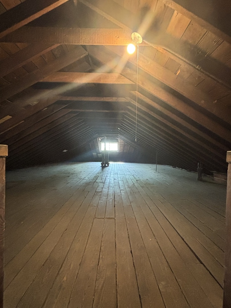 7518 S Ridgeland Avenue, Chicago, IL 60649