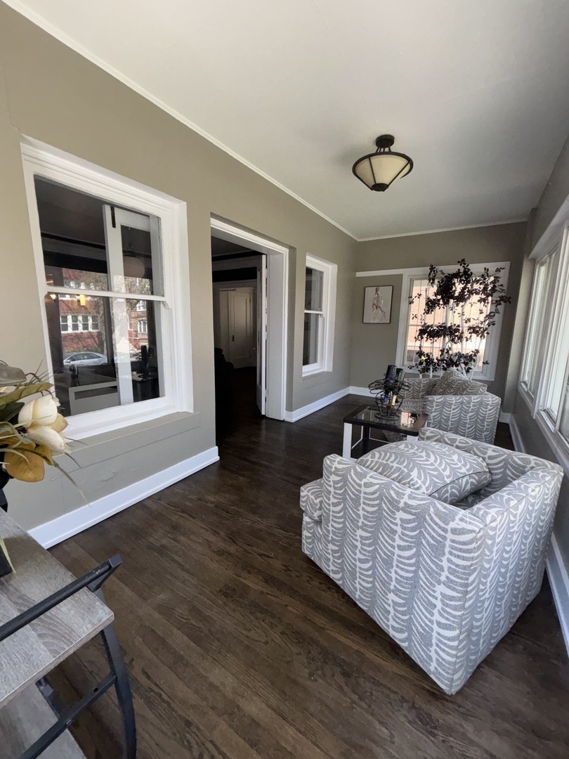 7518 S Ridgeland Avenue, Chicago, IL 60649