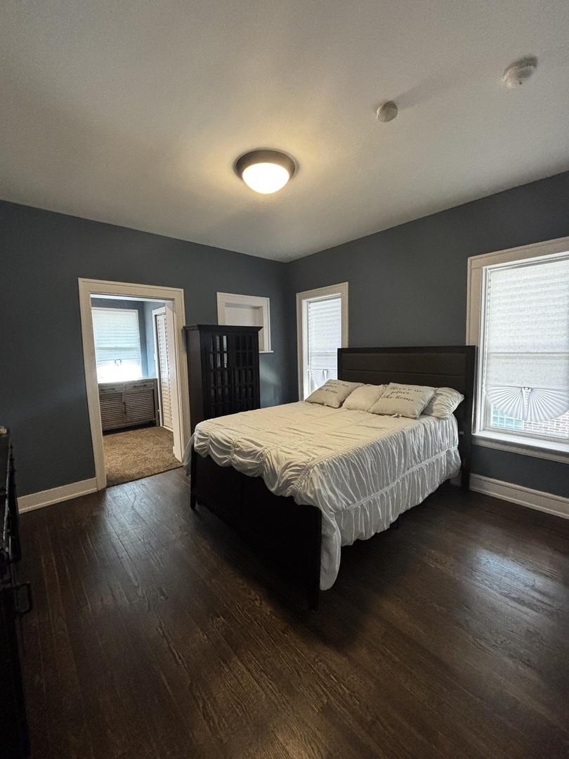 7518 S Ridgeland Avenue, Chicago, IL 60649