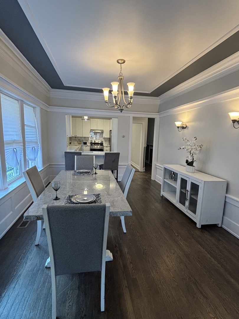 7518 S Ridgeland Avenue, Chicago, IL 60649