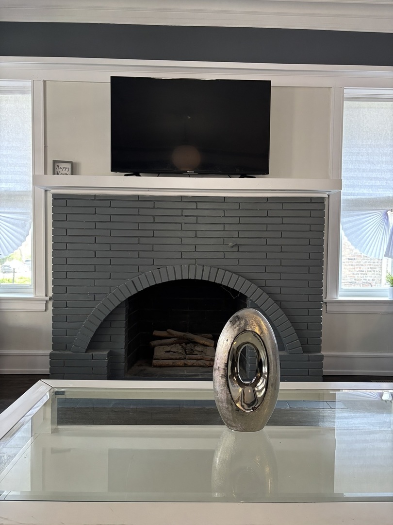 7518 S Ridgeland Avenue, Chicago, IL 60649