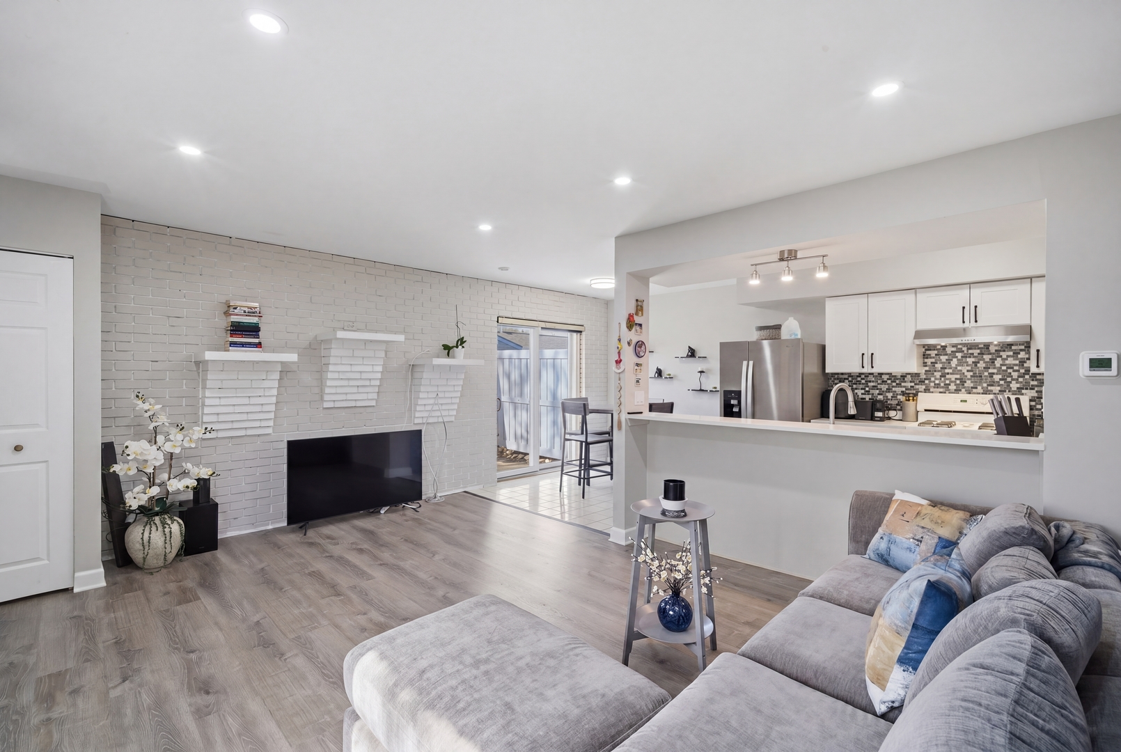 Hoffman Estates, IL 60169