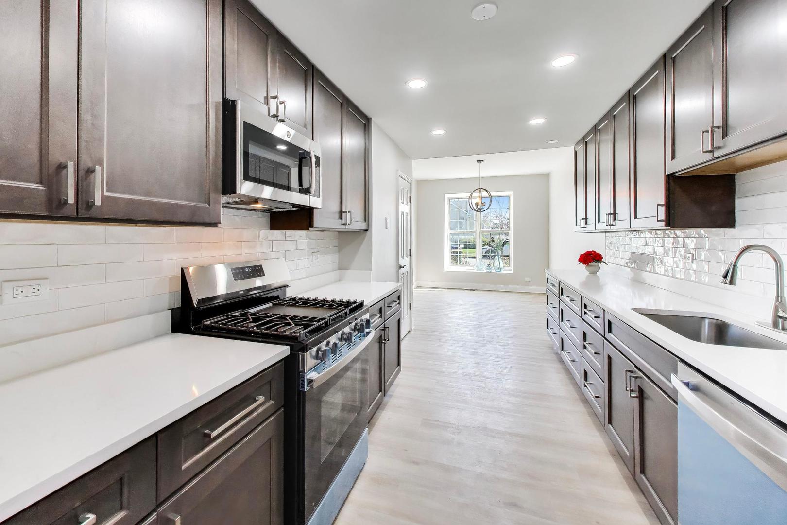 2219 Rossiter Parkway, Plainfield, IL 60586