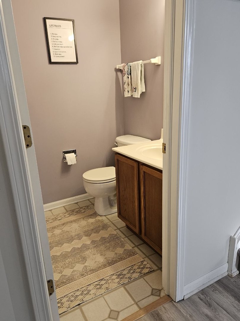 8132 Concord Lane #E, Justice, IL 60458