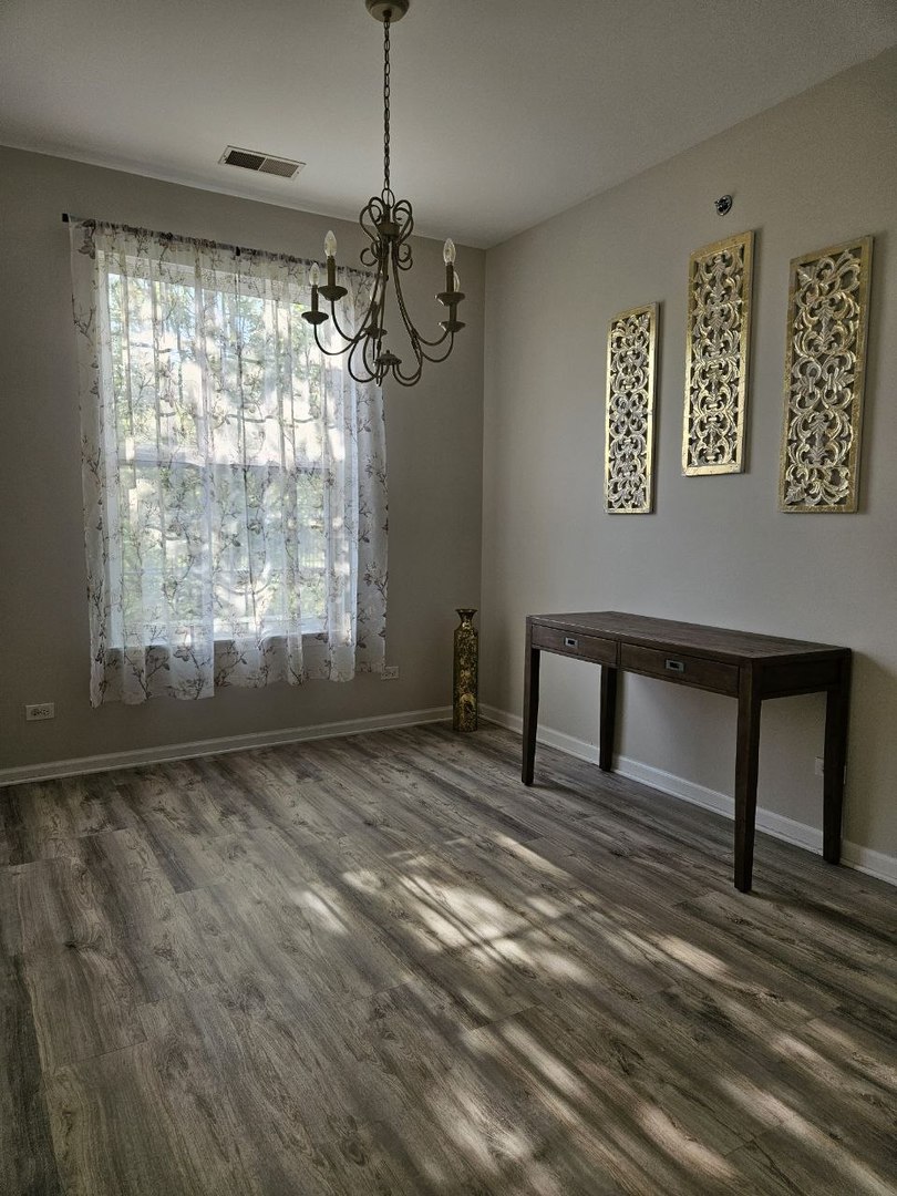 8132 Concord Lane #E, Justice, IL 60458