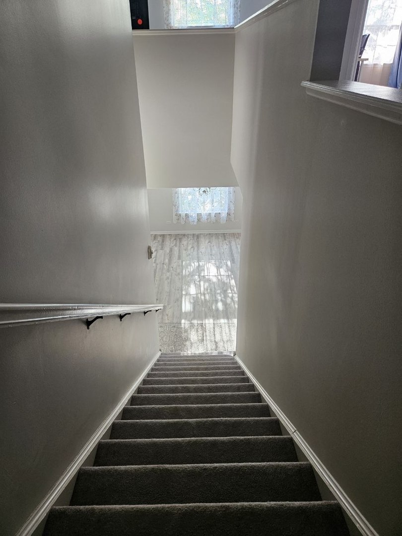 8132 Concord Lane #E, Justice, IL 60458