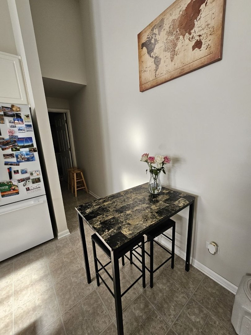 8132 Concord Lane #E, Justice, IL 60458