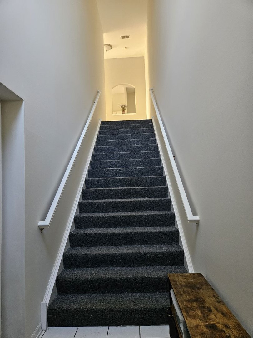 8132 Concord Lane #E, Justice, IL 60458