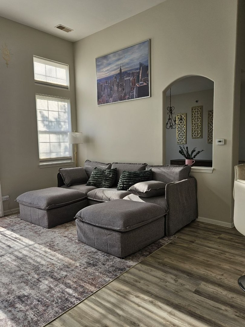 8132 Concord Lane #E, Justice, IL 60458