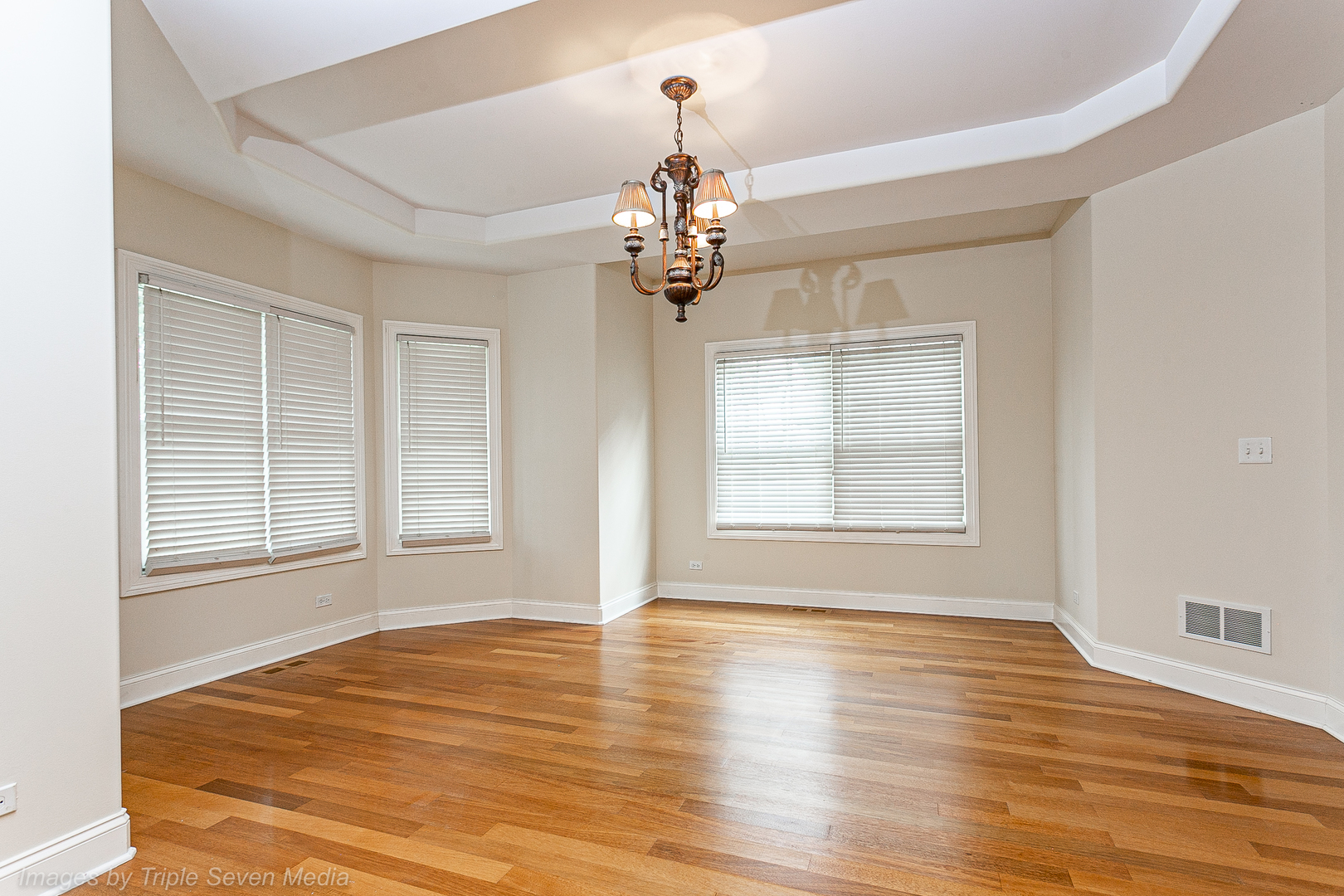 831 N Yale Avenue, Villa Park, IL 60181