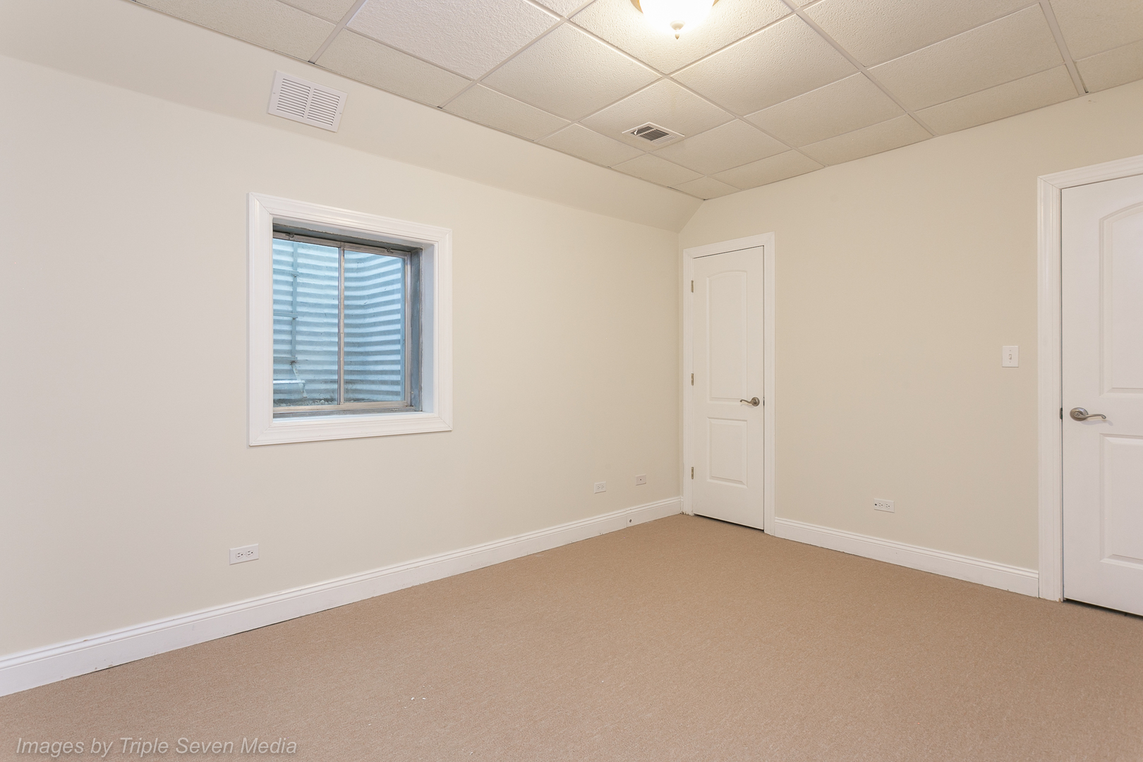 831 N Yale Avenue, Villa Park, IL 60181