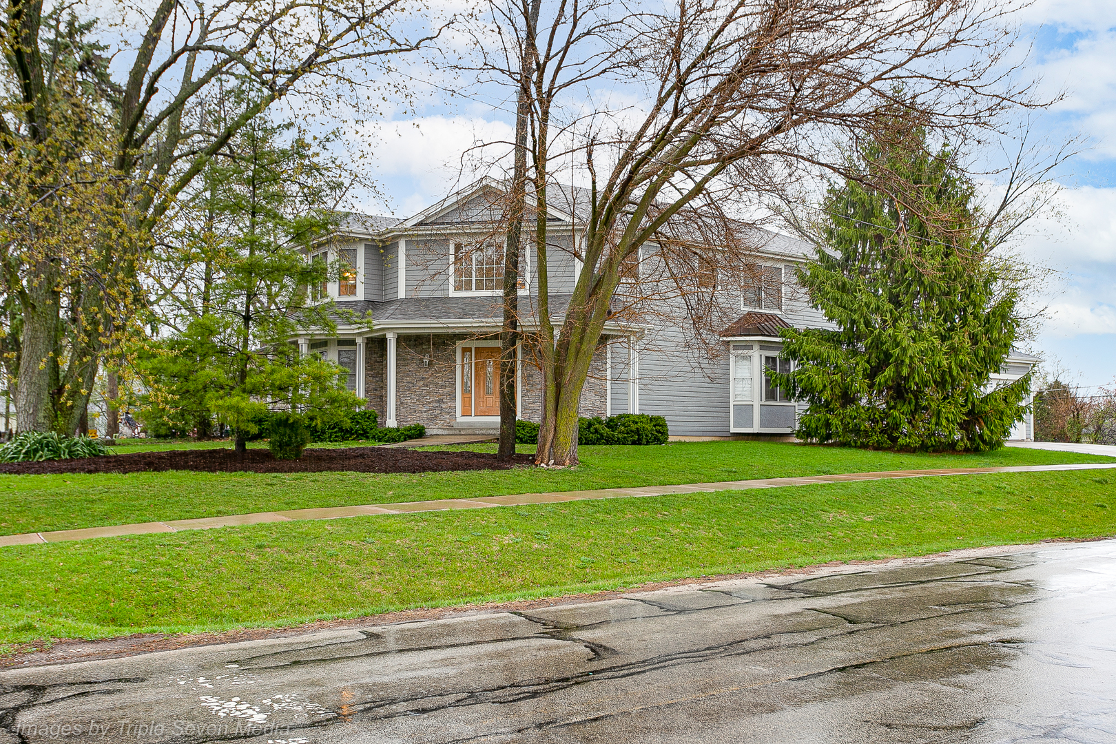 831 N Yale Avenue, Villa Park, IL 60181